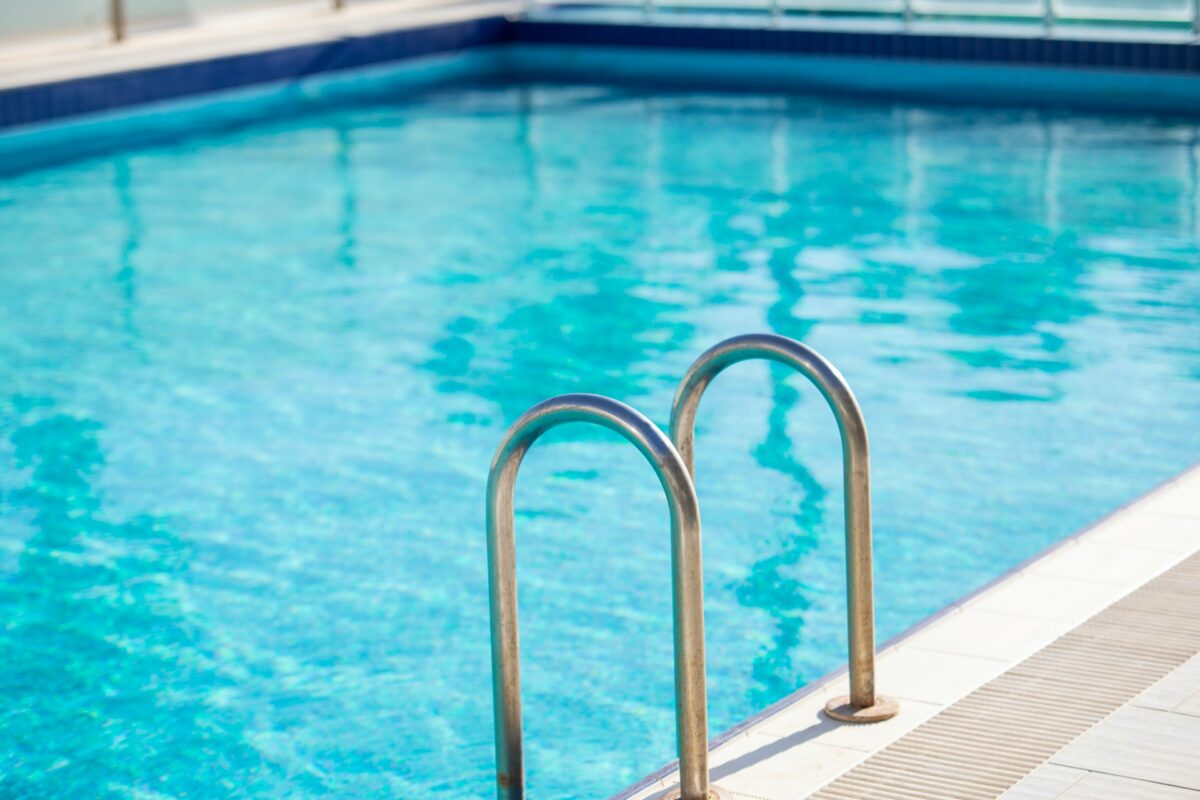 Esplosione di una cisterna del cloro presso le piscine di Guastalla: cento intossicati