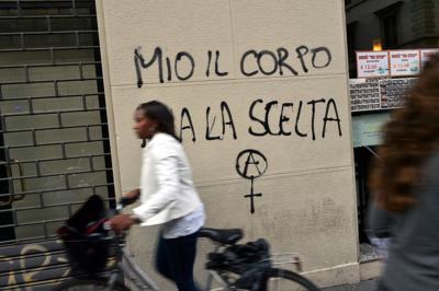 Aborto: Associazione Coscioni, 'a 46 anni dalla legge 194, 3 italiani su 4 a favore'