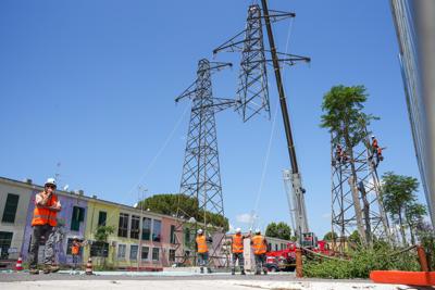 A Roma iniziata demolizione tralicci al Trullo, Gualtieri: "Attesa da decenni dai cittadini"