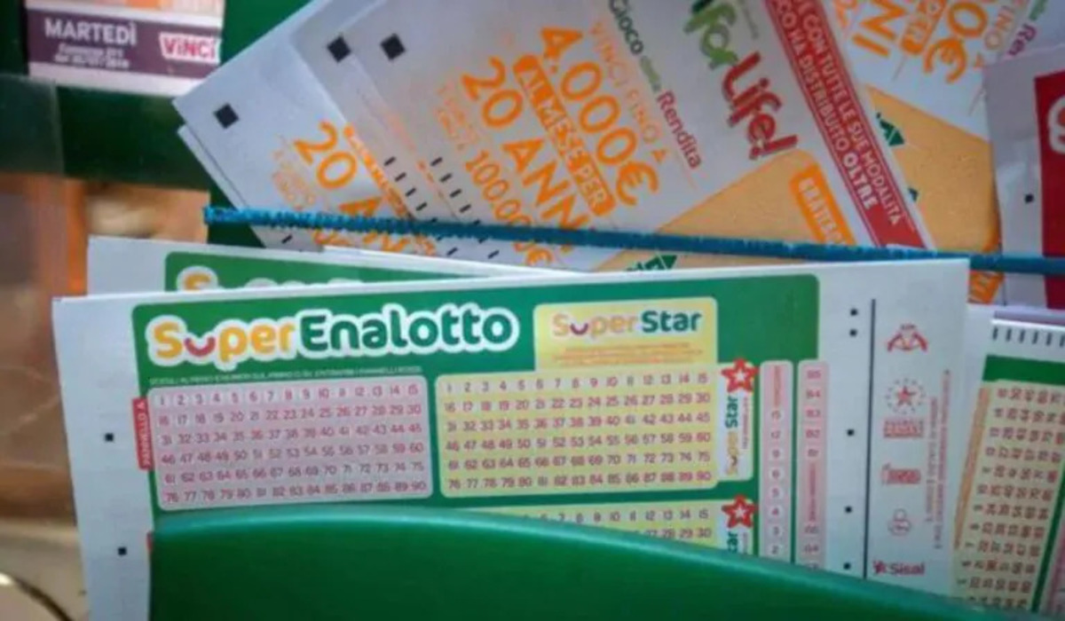 Superenalotto, fortunato vincitore fa 5+1: la cifra vinta