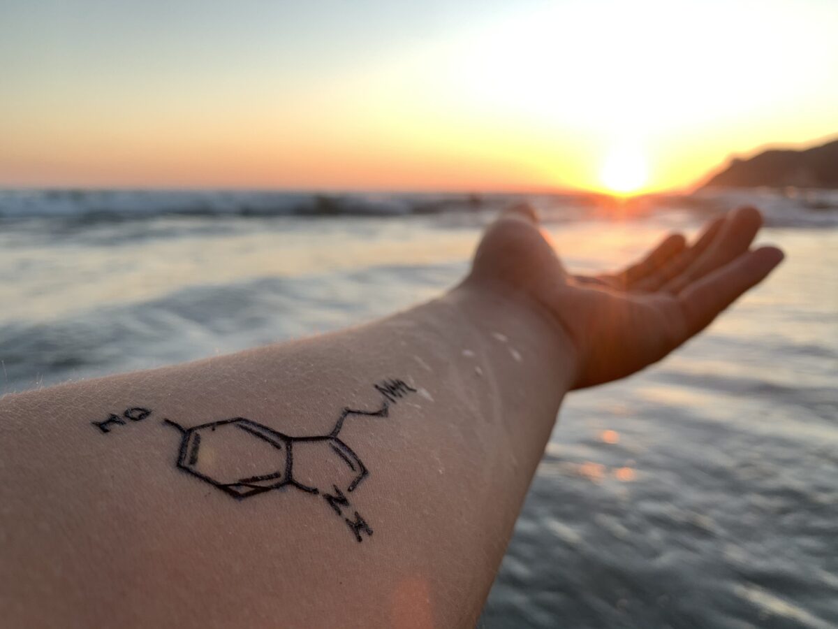 Proteggere i tatuaggi dai danni del sole: come farlo al meglio