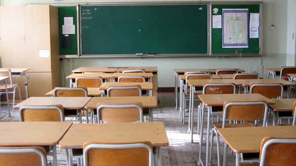 Maestra licenziata in una scuola di Cesena: ha improvvisato una lezione sessuale