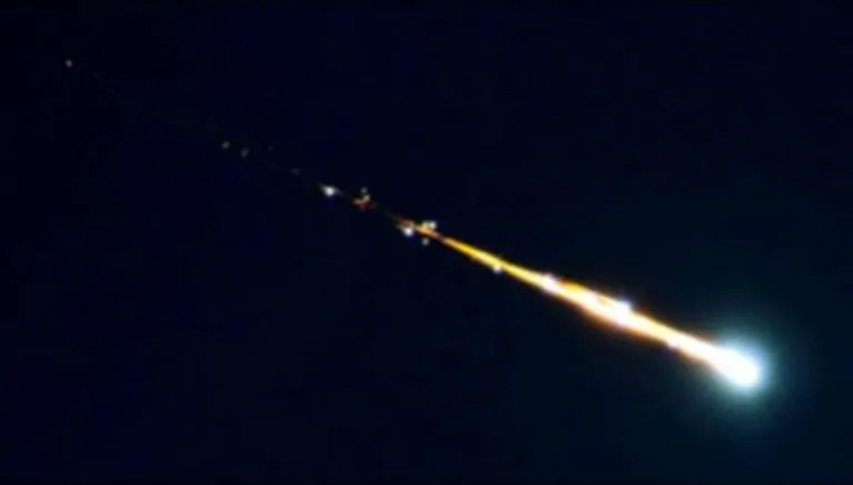 Portogallo, un flash blu nel cielo: meteora a bassa quota illumina la notte