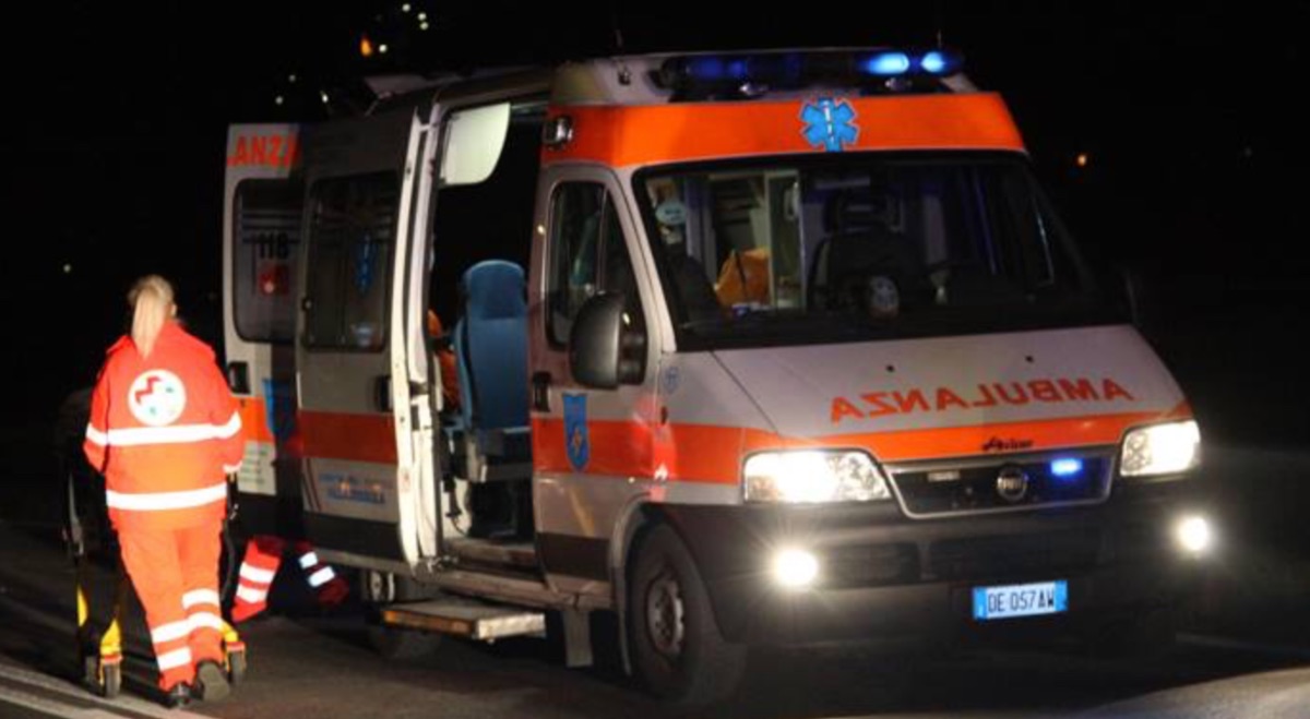 Incidente a Palermo: si schianta contro tre mezzi parcheggiati