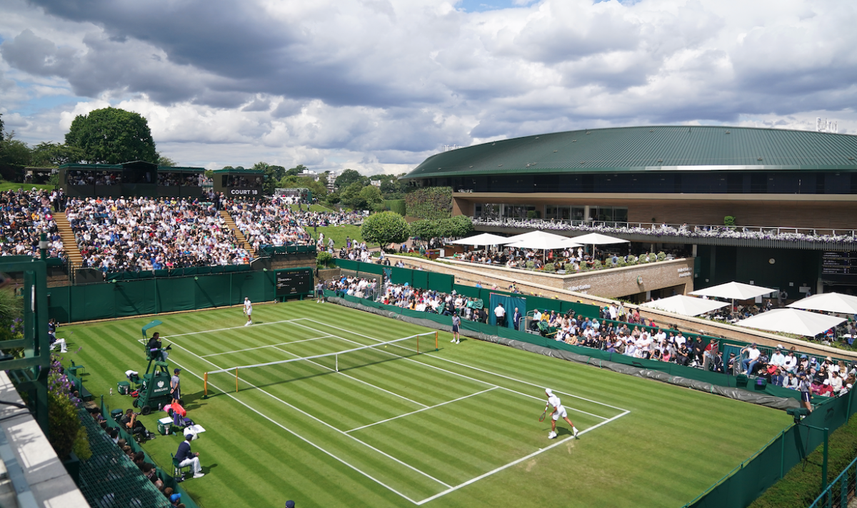 La protesta degli attivisti di Ultima Generazione agli Internazionali di tennis: interrotte due partite