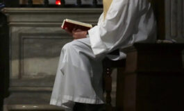 ruba statua chiesa taranto