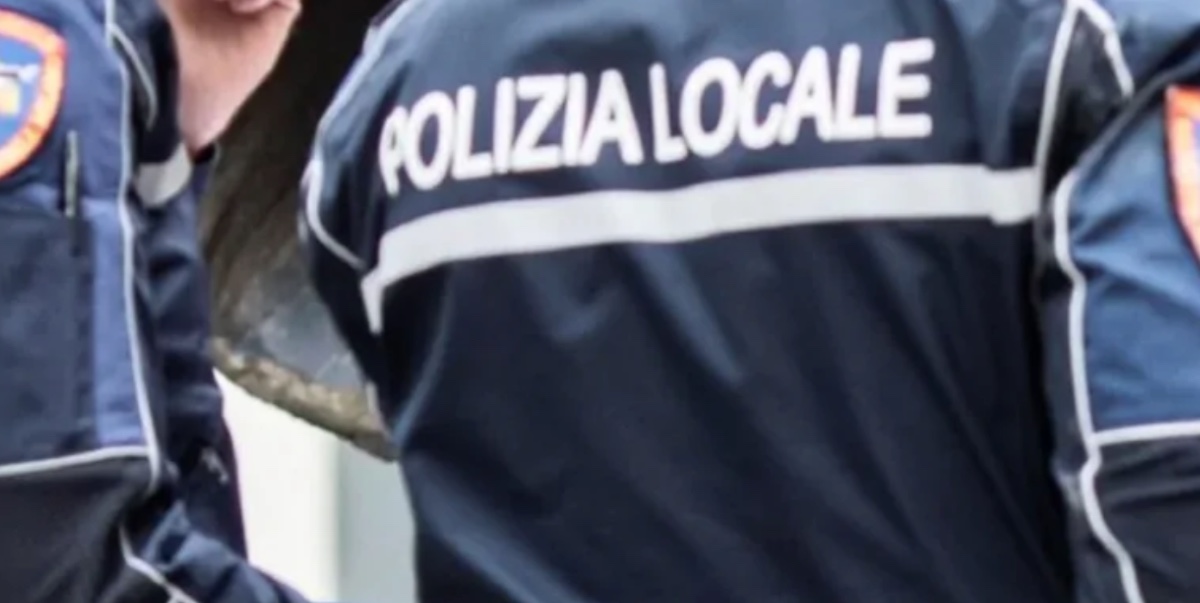 Posto di blocco, necessario terzo documento: multe da 800 euro