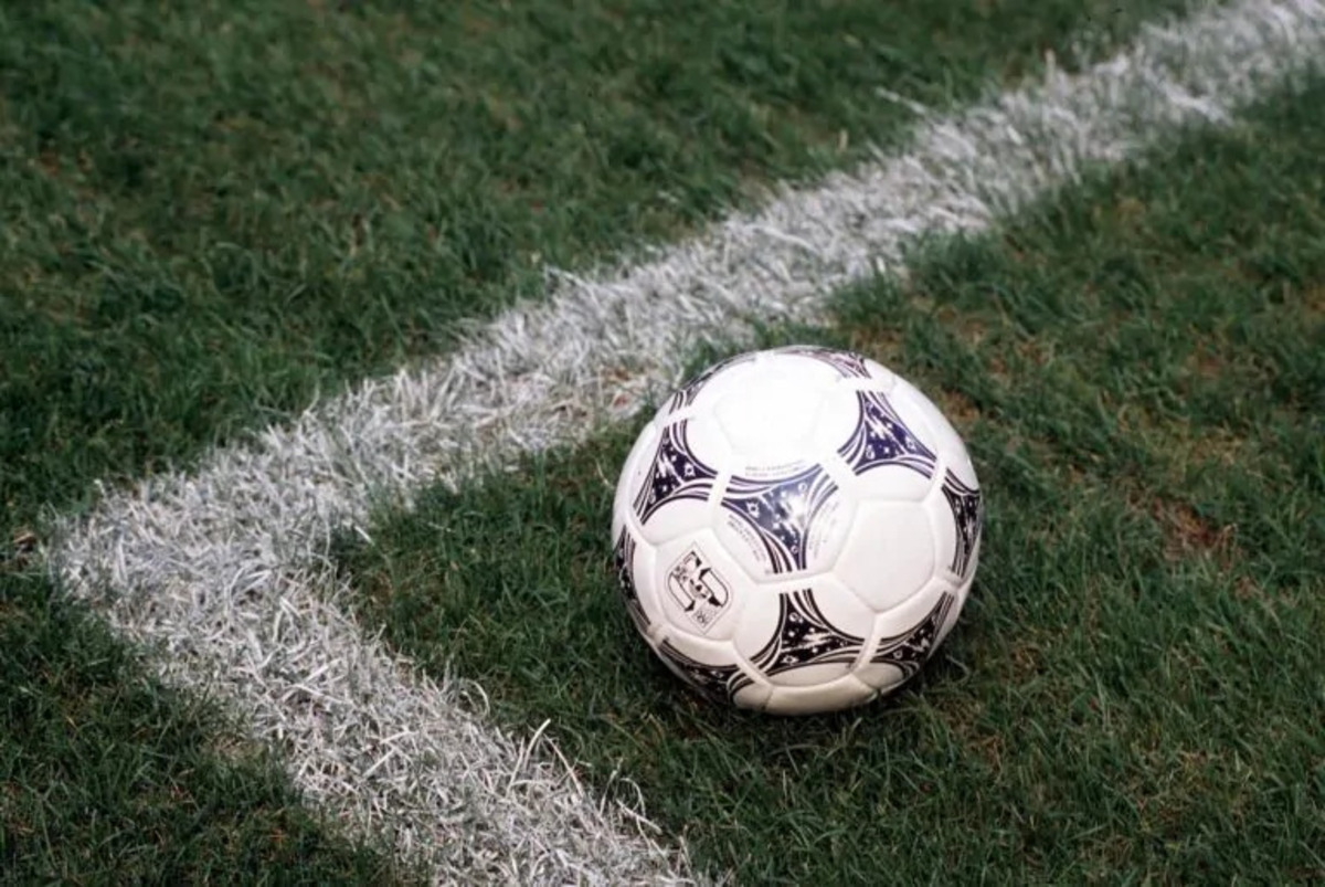 Rissa tra giocatori prima del match: il derby tra Amburgo-St. Pauli