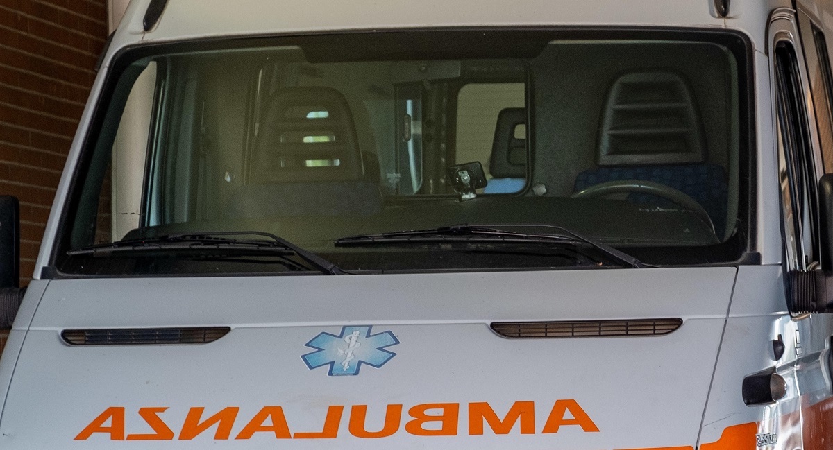 Incidente in provincia di Oristano, auto si ribalta dopo lo scontro con un altro veicolo