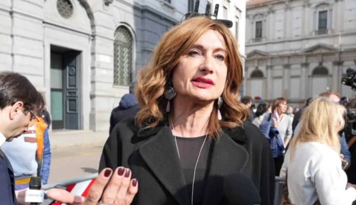 Vladimir Luxuria e la notte di fuoco con un politico: "Arrivato con la scorta"