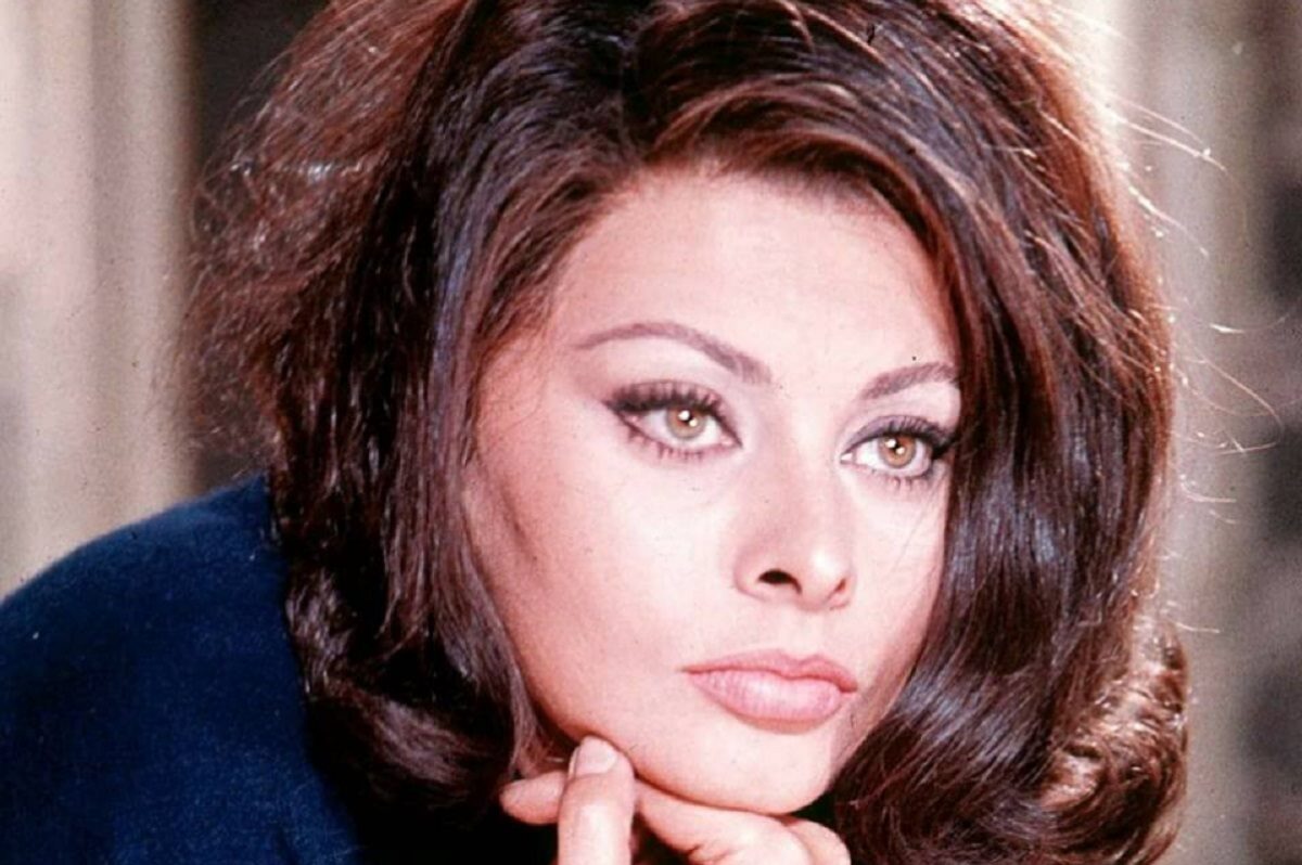 Sophia Loren di nuovo in pubblico dopo la brutta caduta