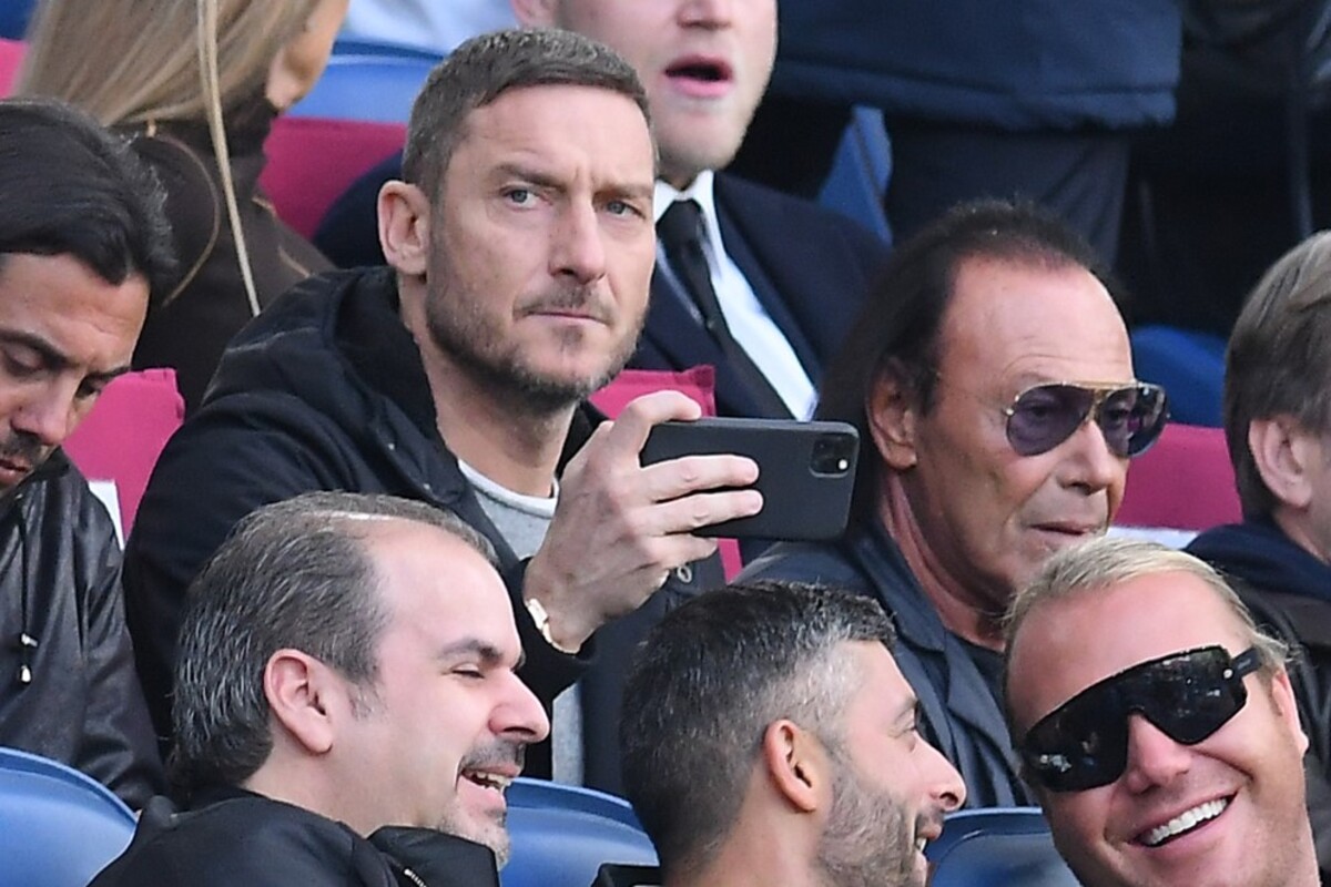 Perché Francesco Totti ha cancellato tutte le foto di Noemi Bocchi da Instagram?