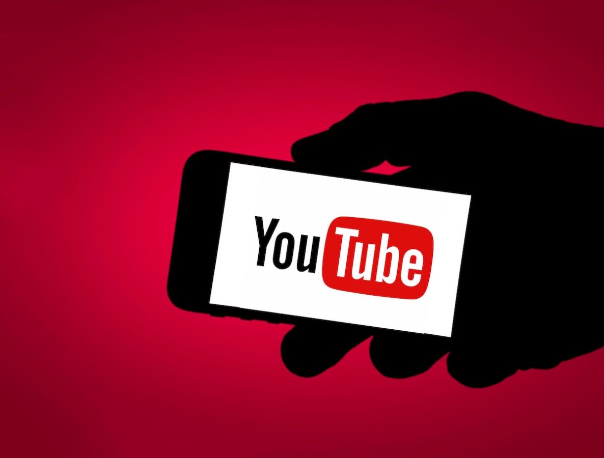 YouTuber arrestato dopo aver sparato fuochi d'artificio da un elicottero