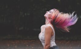 Caduta dei capelli in estate: consigli e rimedi naturali