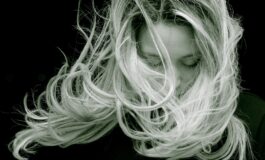 Caduta dei capelli in estate: consigli e rimedi naturali