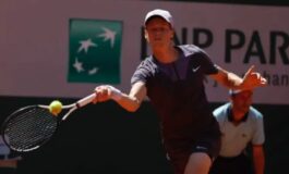 Carlos Alcaraz batte Jannik Sinner