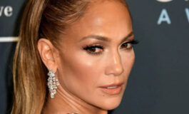 Continua la crisi per una delle coppie più tormentate di Hollywood: Ben Affleck trasloca mentre Jennifer Lopez è in vacanza in Italia.