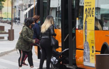 bimba malore autobus
