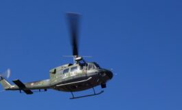 GI - Due alpinisti vicentini morti in altrettanti incidenti in montagna. È quanto accaduto oggi tra la Cima d'Asta in Trentino e il Monte Cengio nel Vicentino. Il corpo senza vita di un escursionista di 32 anni residente a Cassola in provincia di Vicenza è stato recuperato dall'equipaggio dell'elicottero di Trentino Emergenza e dalla Stazione Tesino del Soccorso Alpino e Speleologico poco sotto la vetta della Cima d'Asta. Stando a una prima ricostruzione, l'uomo mentre stava risalendo in solitaria il Canalone dei Bassanesi che porta alla Cima d'Asta, una volta raggiunta la cresta, probabilmente è scivolato su terreno roccioso precipitando per oltre 50 metri. Recuperata dai soccorritori, la salma è stata portata a Malga Sorgazza. La seconda vittima sul Monte Cengio: a perdere la vita un alpinista di 51 anni originario di Malo. L'allarme è stato lanciato dal compagno di cordata. L'elicottero di Verona emergenza ha subito notato l'uomo sulla bastionata ovest della 'Via La Bamba' ma causa la foschia non ha potuto avvicinarsi alla parete. Le squadre dei soccorritori hanno recuperato l'alpinista, ormai privo di vita, circa cinquanta metri più in basso. I soccorritori non escludono sia un malore causa un colpo di calore che un'improvvisa perdita di equilibrio. In serata un escursionista di nazionalità belga di 43 anni è stato elitrasportato all'ospedale di Trento con gravi politraumi dopo essere caduto su un pendio roccioso sotto la cima del Piz Galin nelle Dolomiti di Brenta.