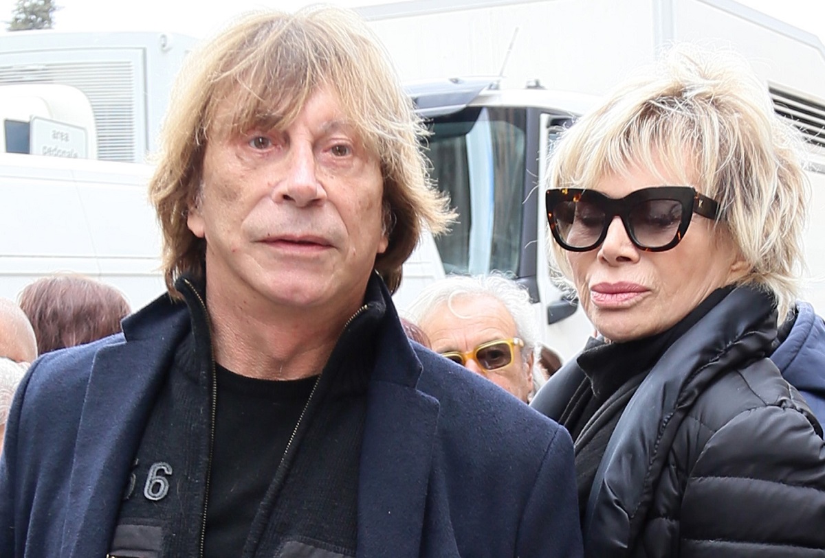 La forza di Enzo Paolo Turchi: cresciuto accanto a una prostituta e salvato dall'amore di Carmen Russo