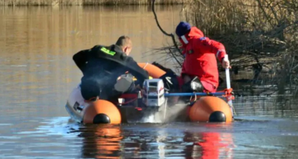 Tragedia Natisone, le immagini dei tre ragazzi che cercano di raggiungere la riva