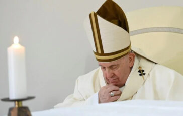 Il Papa all'Angelus per la solennità di San Pietro e Paolo parla della Chiesa e rivolge un pensiero a chi soffre per la guerra