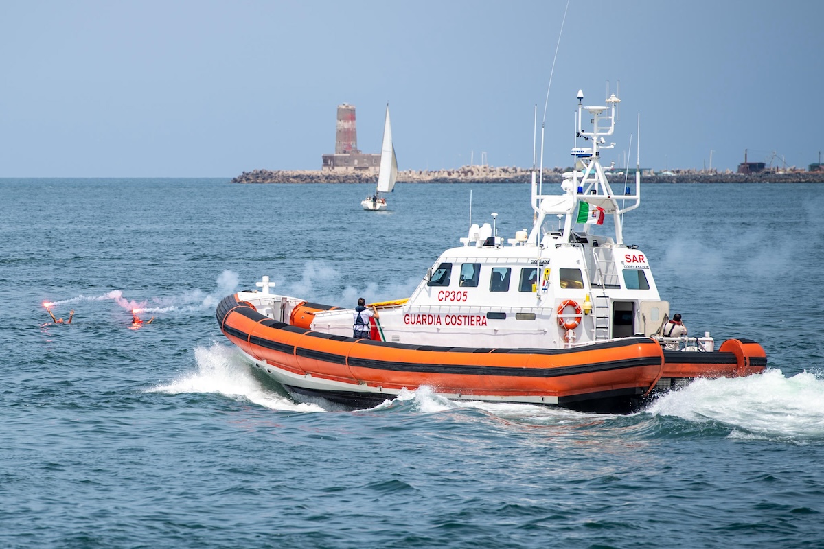 Yacht si incendia al largo dell'Isola d'Elba, paura per Stefania Craxi e il marito