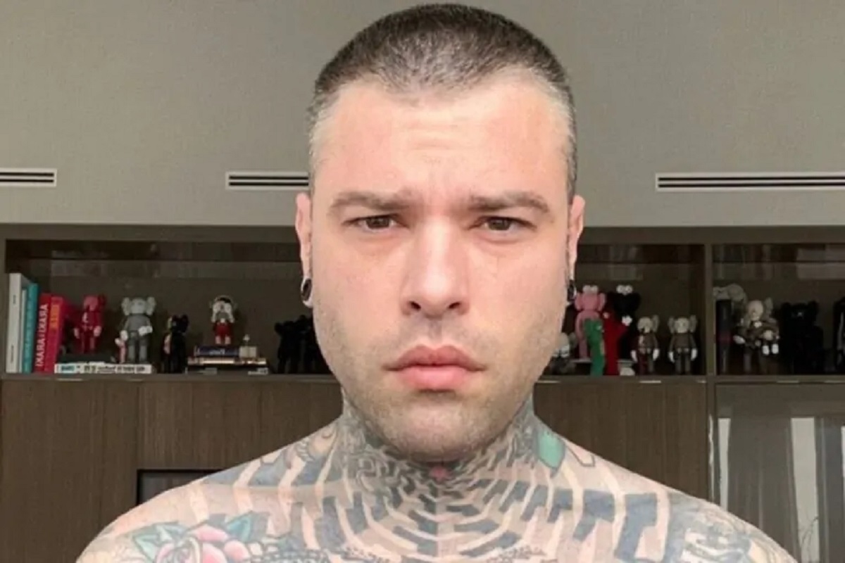 Fedez scatena i fan con un enigmatico post tra ospedale e nuovo cane sui social