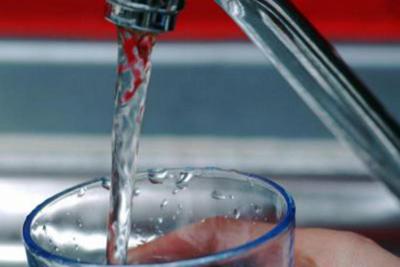 Dai calcoli renali alla scarsa sicurezza, ecco le fake sull'acqua del rubinetto