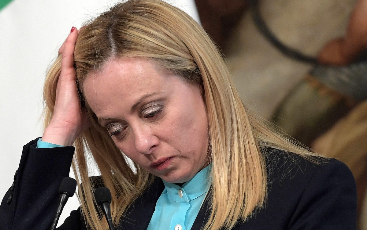 Lettera di Meloni ai dirigenti di FdI: “Abbiamo già fatto i conti col fascismo, fuori chi ci vuole far tornare indietro”