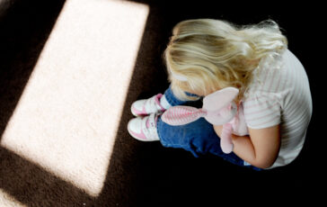 bambina violentata vicino roma