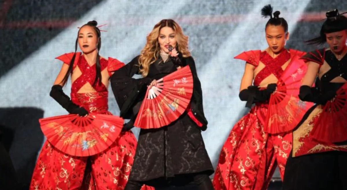 Madonna, il figlio David Banda vive in strada: "Bello non avere soldi e rovistare per trovare cibo"