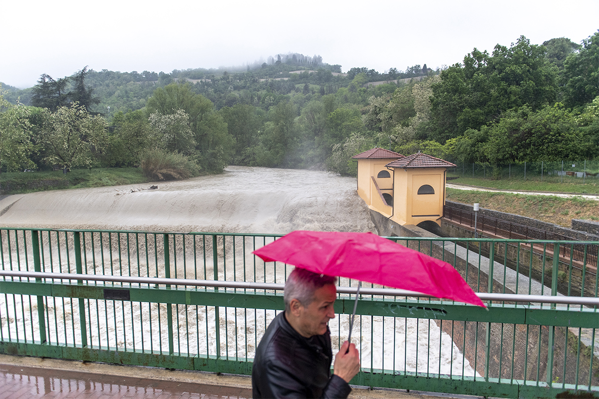 Maltempo, Nord Italia sotto assedio: intensi nubifragi di grandine e raffiche di vento, ecco dove