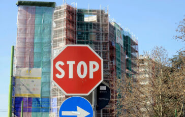 afragola muro escavatore