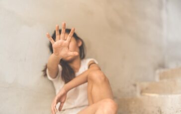 Stupro di Ponza, selfie in spiaggia dopo la violenza sulla sedicenne