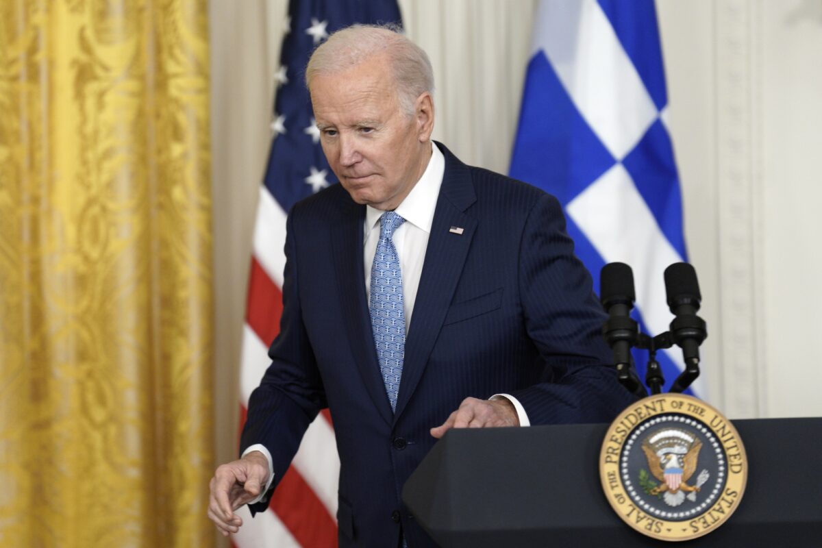 Usa 2024, le gaffe sul palco costano caro a Biden: finanziatori congelano 90 milioni
