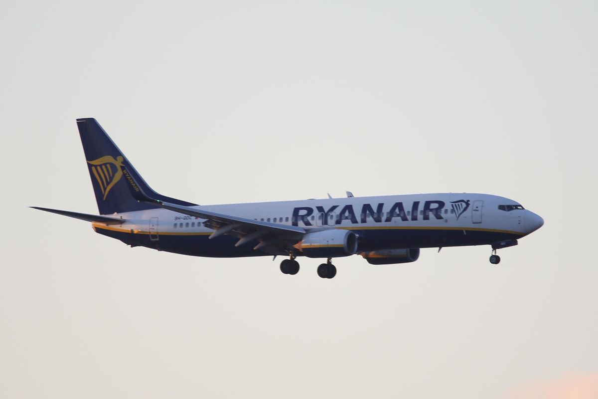Volo Ryanair per Londra: una rissa a bordo obbliga il pilota ad atterrare