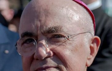 monsignor viganò scomunicato