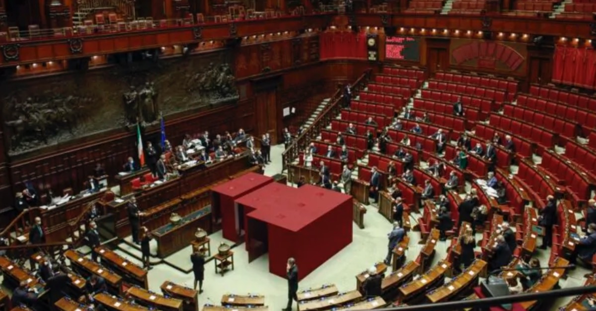Lega, la nuova proposta di legge: basta con "sindaca" e "avvocata" negli atti pubblici