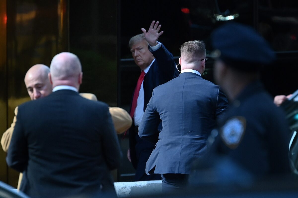 Donald Trump telefona a Volodymyr Zelensky: "Porterò la pace nel mondo"