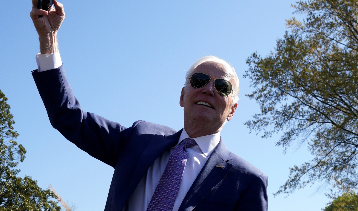 Un senatore democratico invita Biden a ritirarsi