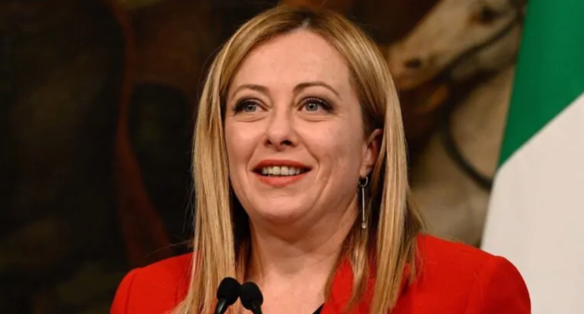Giorgia Meloni in vacanza in Puglia: "In paese l'aspettano per i selfie"