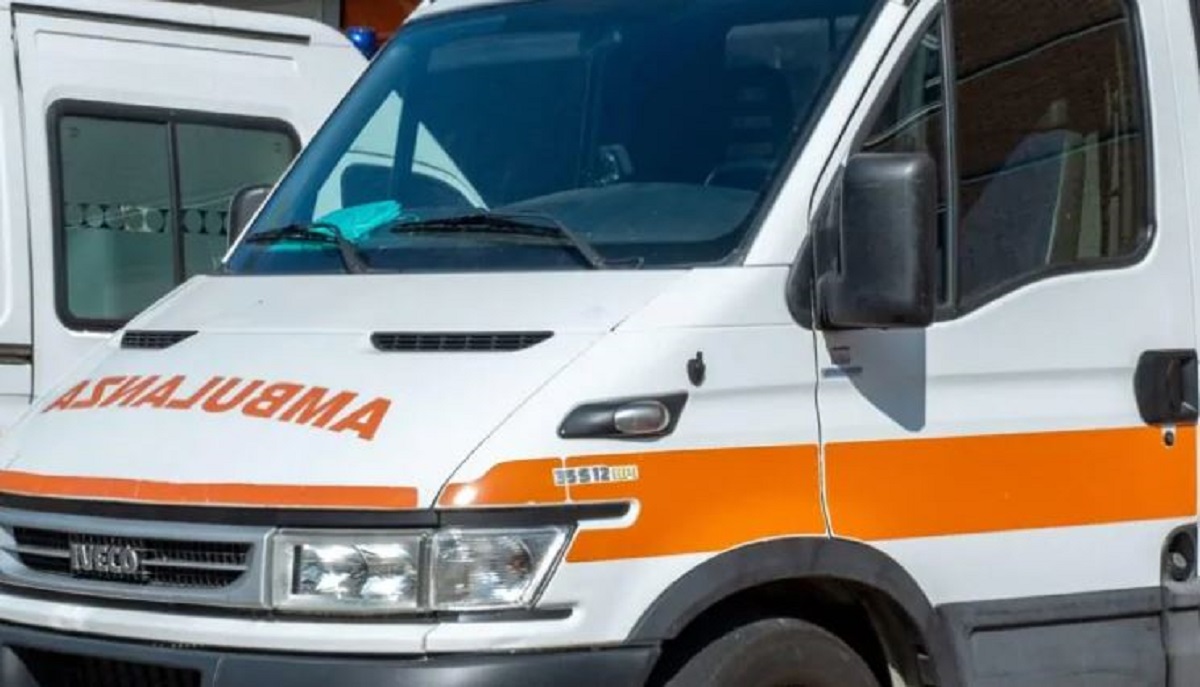 Incidente ad Avellino: pedone investito mentre attraversa le strisce pedonali