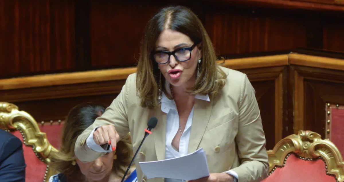Daniela Santanchè paragona Giorgia Meloni a Jannik Sinner: "La solitudine dei numeri uno"