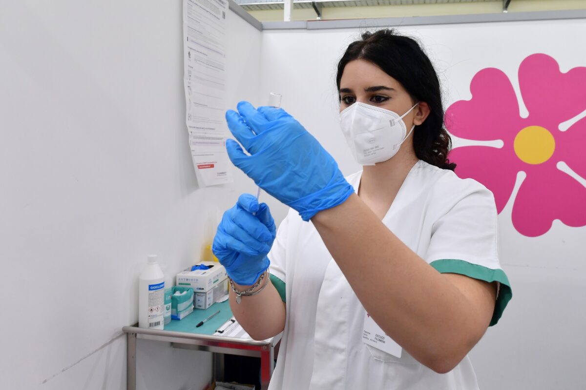 Covid, i numeri dell'ultima settimana in Italia: aumentano i contagi