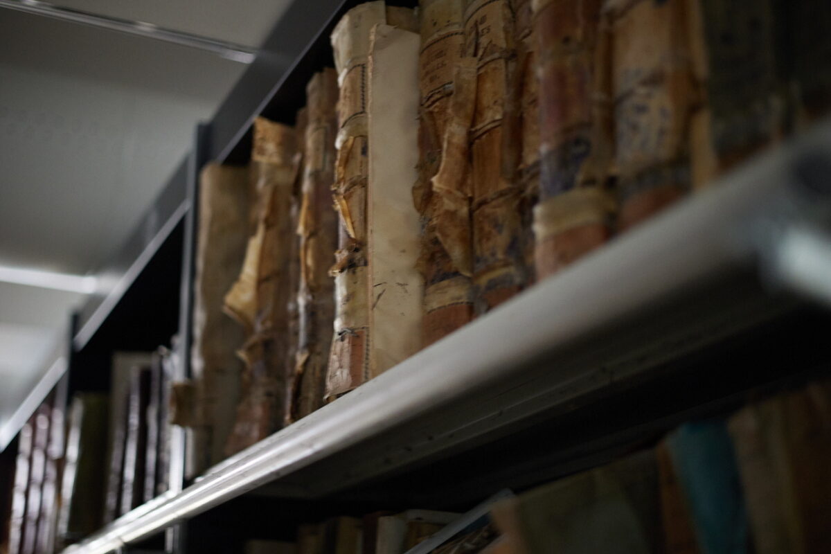 Milano, cliente misterioso entra in libreria e compra 200 libri per 10mila euro