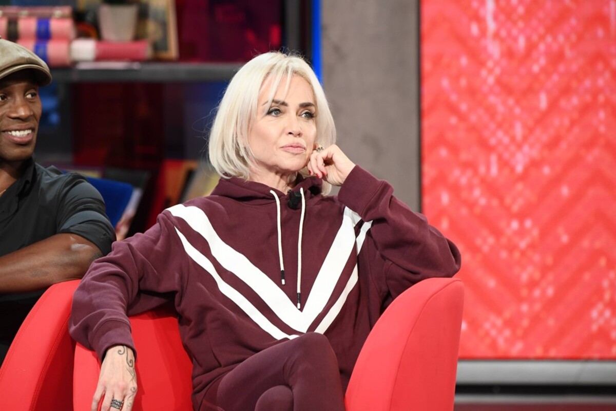 Paola Barale svela con chi l'ha tradita Raz Degan: "Ero innamorata persa"