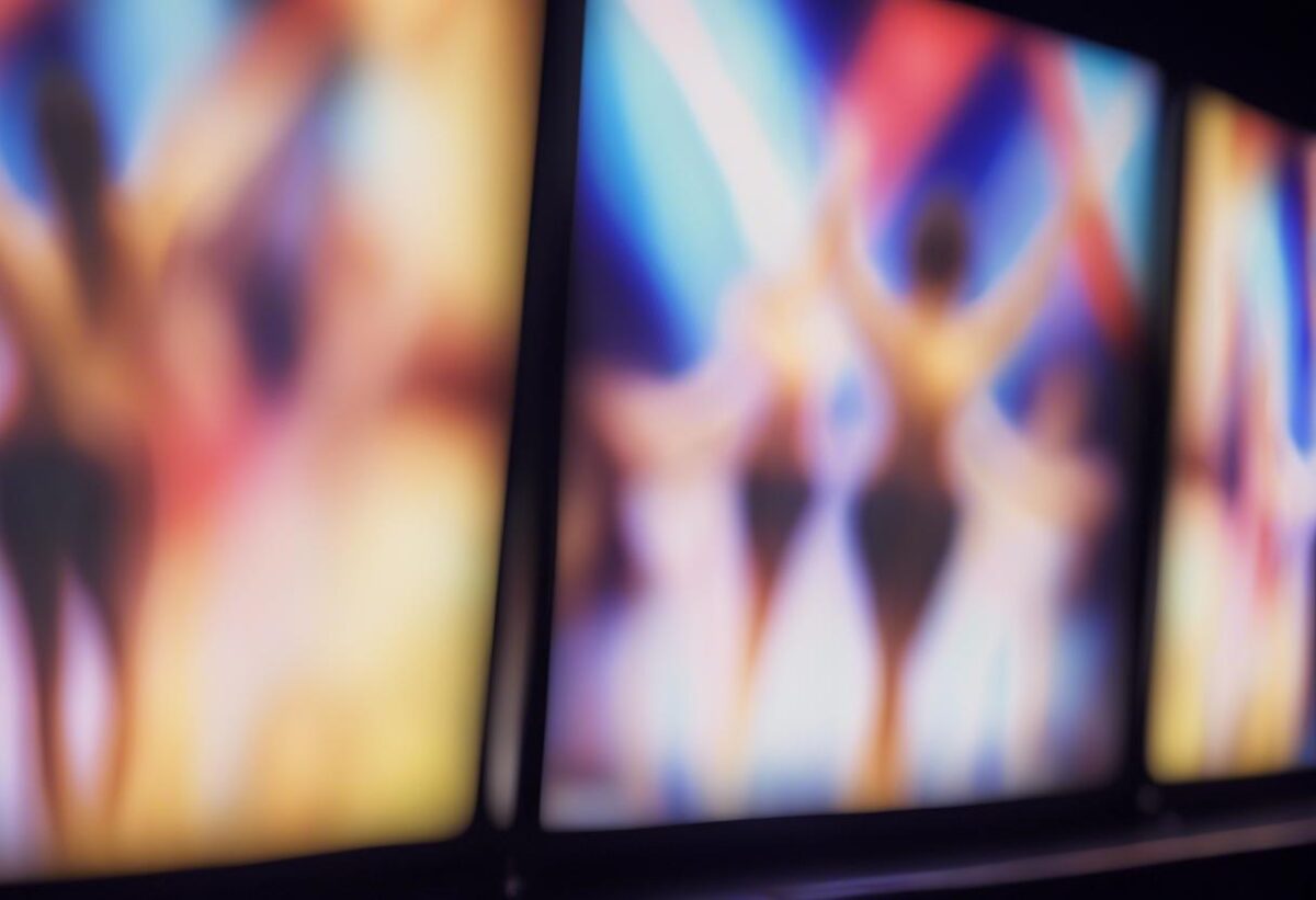 Barbara D'Urso ritorna sul piccolo schermo nei panni di una danzatrice per il programma Ballando con le Stelle. Milly Carlucci sottolinea: «Eviteremo qualsiasi controversia, è una figura pubblica»
