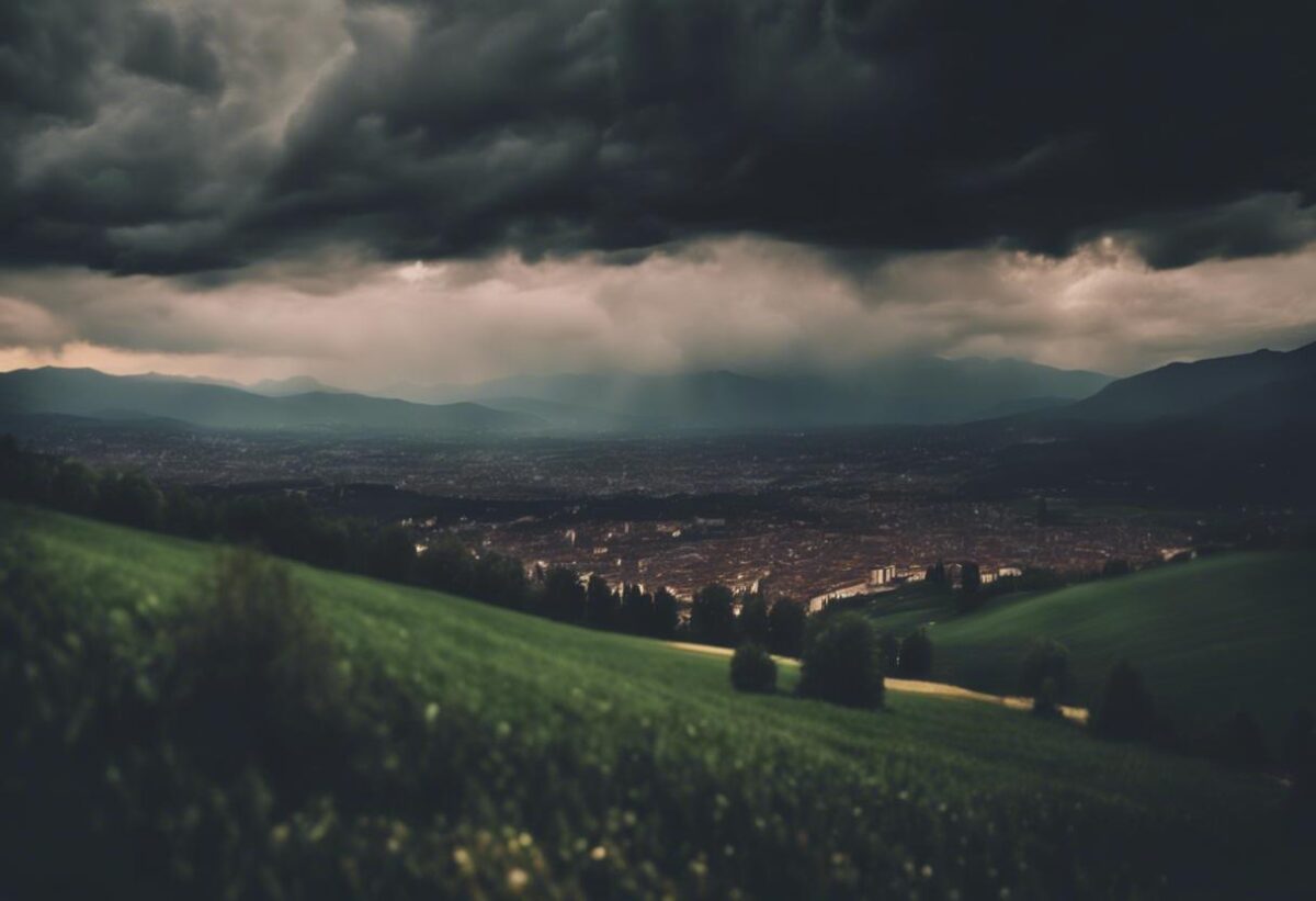 In Lombardia è stata dichiarata l'allerta arancione a causa del maltempo, mentre in sei altre regioni italiane è in vigore l'allerta gialla.