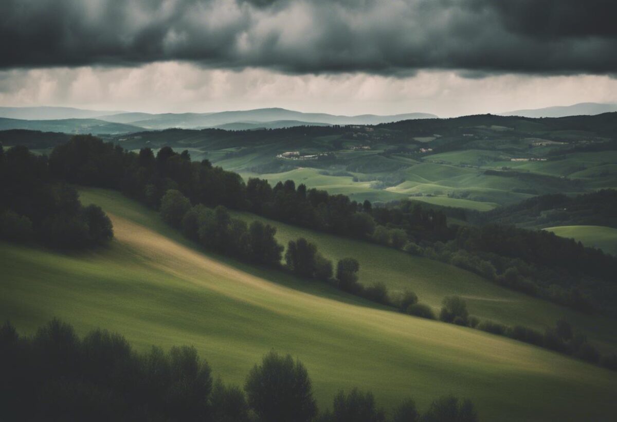 Le indagini per trovare la nonna e il nipote proseguono nella Val di Cecina, nei pressi di Pisa, nonostante le condizioni meteorologiche avverse.
